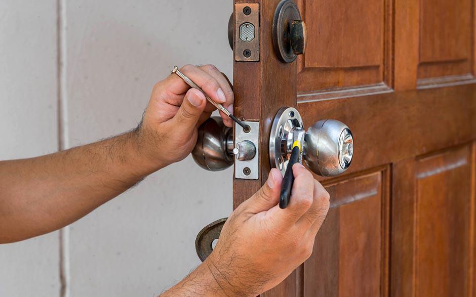 artisan serrurier pas cher Égly